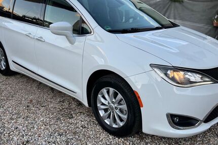 Chrysler Pacifica 69.000 km 24.699 &euro; Berlin 13599