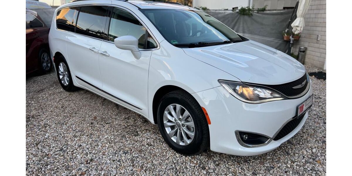 Chrysler Pacifica 69.000 km 24.699 &euro; Berlin 13599