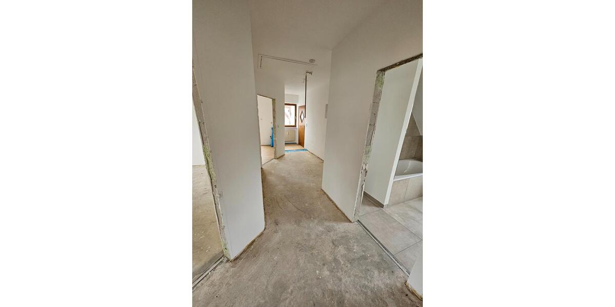 Dachgeschoßwohnung Regenstauf - 3 Zimmer, 92 m&sup2;, 900&euro; | Angebot:25759669