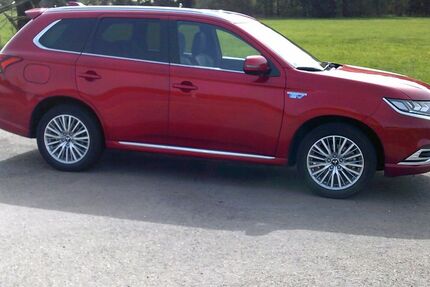 Mitsubishi Plug-in Hybrid Outlander 76.800 km 22.900 &euro; oberrot 74420
