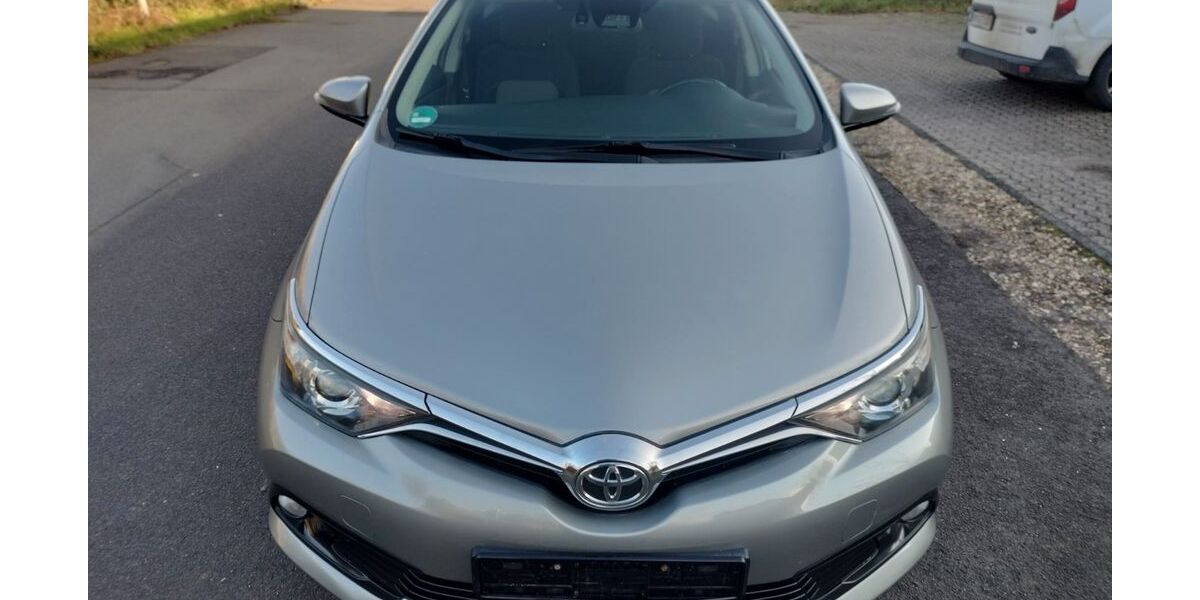Toyota Auris 180.000 km 6.999 &euro; Erftstadt 50374