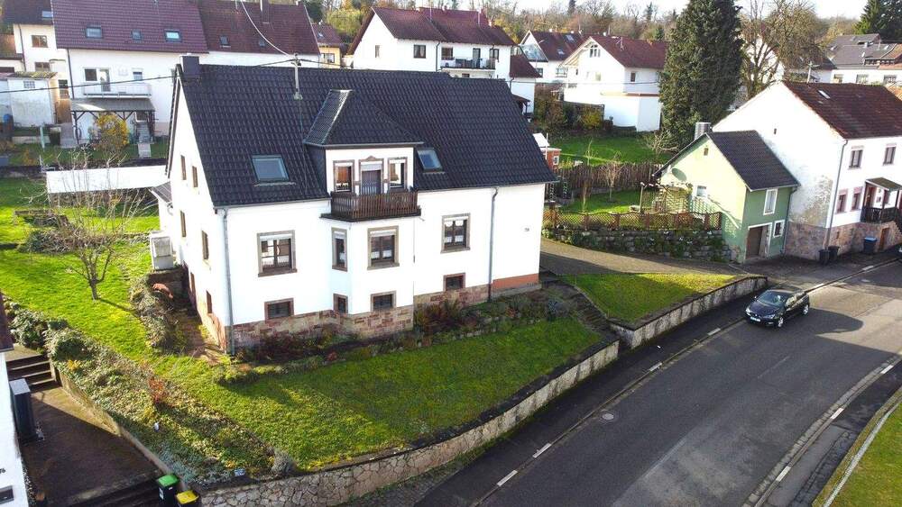 Modernisiertes Ein-Zweifamilienhaus mit besonderen Vorzügen 8 zimmer