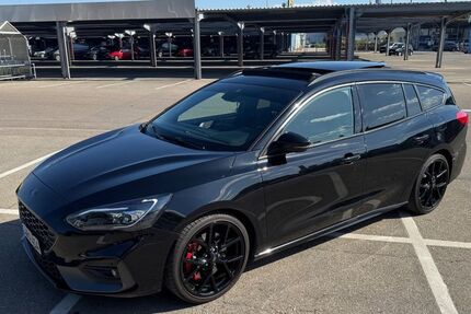 Ford Focus 42.000 km 25.499 &euro; Stuttgart 70376