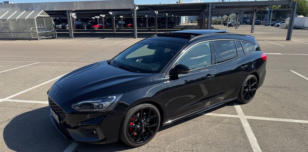 Ford Focus 42.000 km 25.499 &euro; Stuttgart 70376