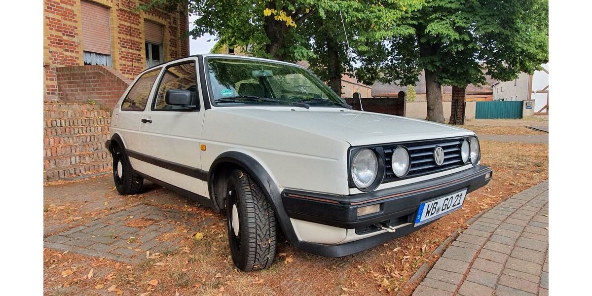 VW Golf 210.000 km 3.300 &euro; Zahna OT Elster 06895
