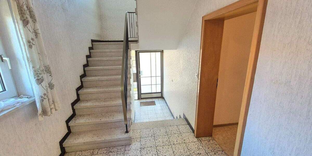 Mehrfamilienhaus, Wohnhaus Burkardroth Wollbach - 6 Zimmer, 159 m&sup2;, 189.000&euro; | Angebot:23941603