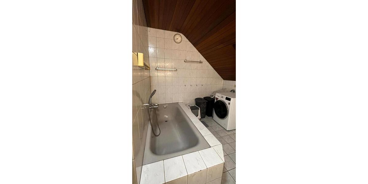 Dachgeschoßwohnung Homburg - 5 Zimmer, 112 m&sup2;, 800&euro; | Angebot:26426547