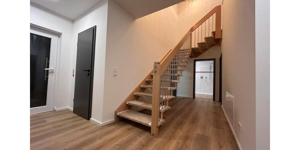 Maisonettenwohnung Hargesheim - 6 Zimmer, 205 m&sup2;, 2.200&euro; | Angebot:25083965