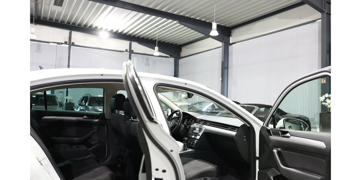 VW Passat 1.6 TDI Comfortline WHITE / MASSAGE+SHZ 176.000 km 11.111 &euro; Hamm 59077