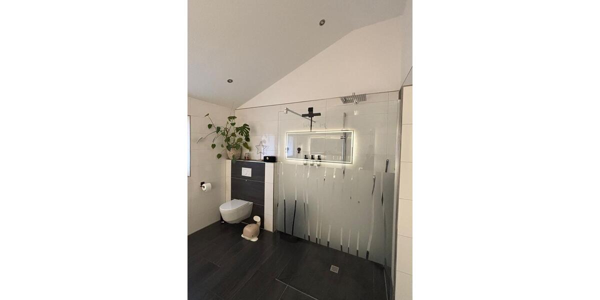 Dachgeschoßwohnung Uelsen - 5 Zimmer, 145 m&sup2;, 1.550&euro; | Angebot:26182591