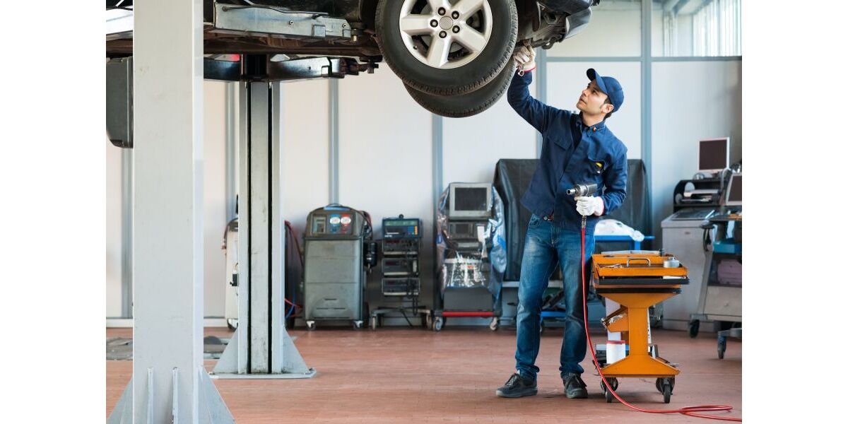 KFZ-Werkstatt (Gewerbehalle Fahrzeugaufbereitung Produktion) in TOP Lage zimmer