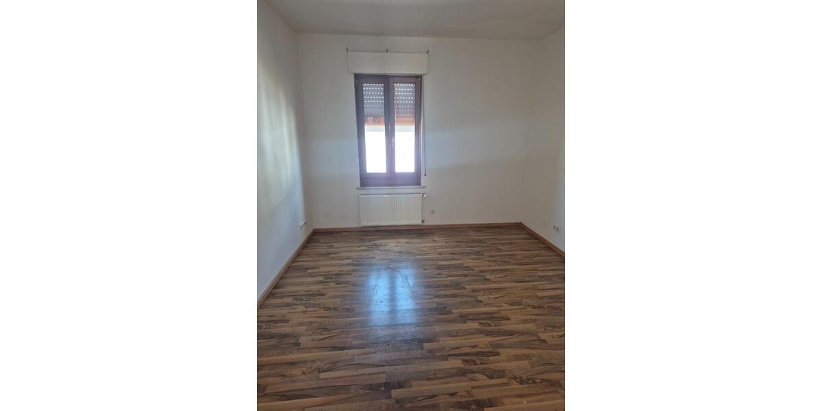 Etagenwohnung Saarbrücken West - 4 Zimmer, 95 m&sup2;, 700&euro; | Angebot:26424978
