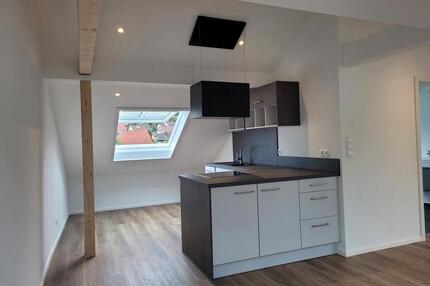 Geschmacksvolle 2,5-Zimmer-Dachgeschoßwohnung mit EBK