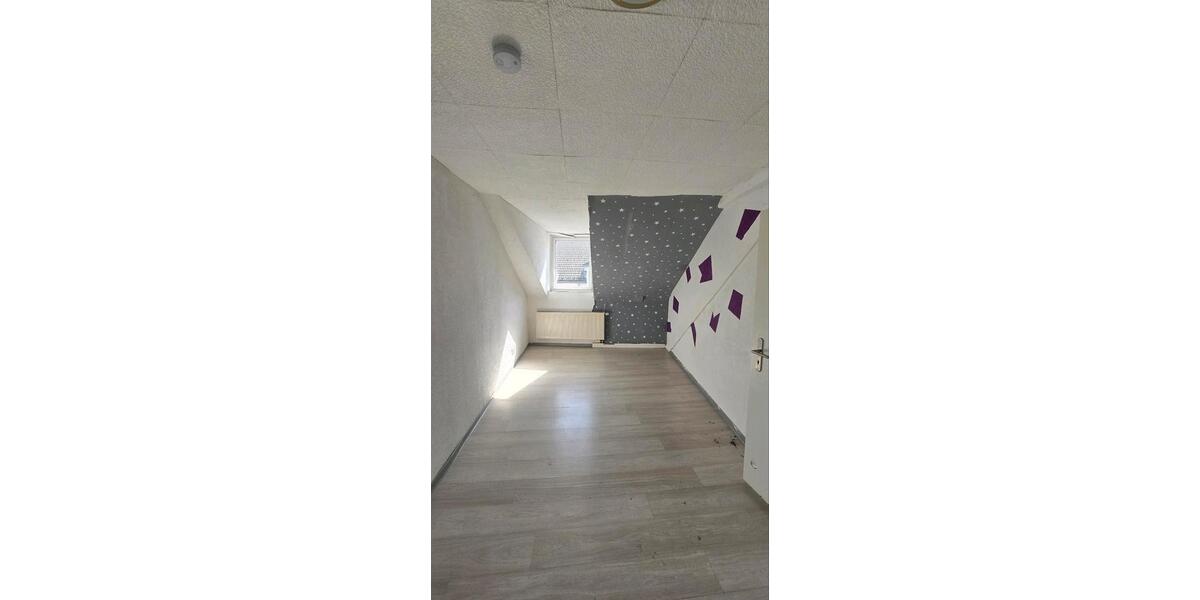 Dachgeschoßwohnung Püttlingen - 3 Zimmer, 75 m&sup2;, 450&euro; | Angebot:26522015