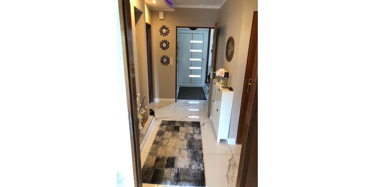 Einfamilienhaus Düsseldorf Stadtbezirk 5 - 6 Zimmer, 250 m&sup2;, 2.800&euro; | Angebot:24851125