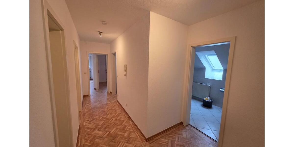 Dachgeschoßwohnung Schloß Holte-Stukenbrock Stukenbrock - 4 Zimmer, 70 m&sup2;, 690&euro; | Angebot:24934981