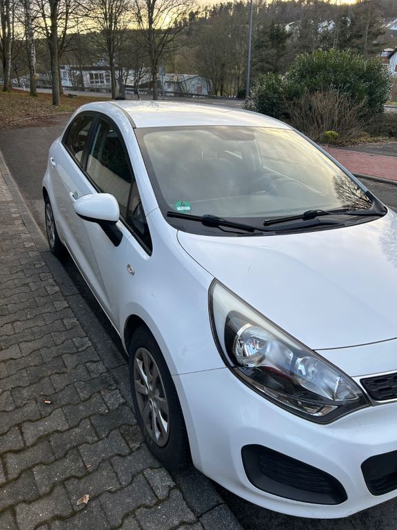 Kia Rio 154.000 km 4.499 € Wiesbaden 65203