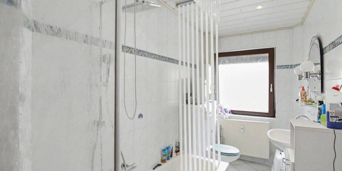 Mehrfamilienhaus, Wohnhaus Lich Bettenhausen - 6 Zimmer, 151 m&sup2;, 195.000&euro; | Angebot:26319289