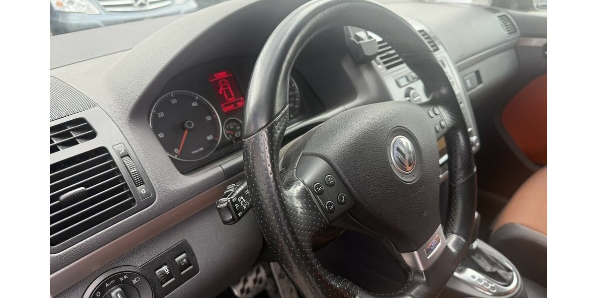VW Touran 2.0 TDI DSG R-Line Edition Xenon Navi 223.500 km 7.500 &euro; Altdorf 84032