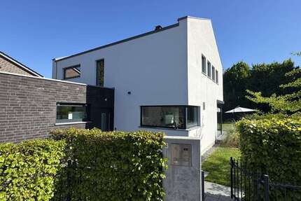 Haus zum Kaufen in Lübeck 950.000 € 221 m²