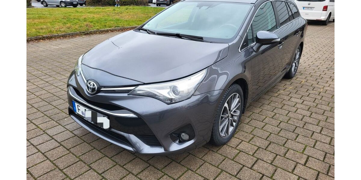 Toyota Avensis 161.000 km 12.900 &euro; Frankfurt am Main 60433