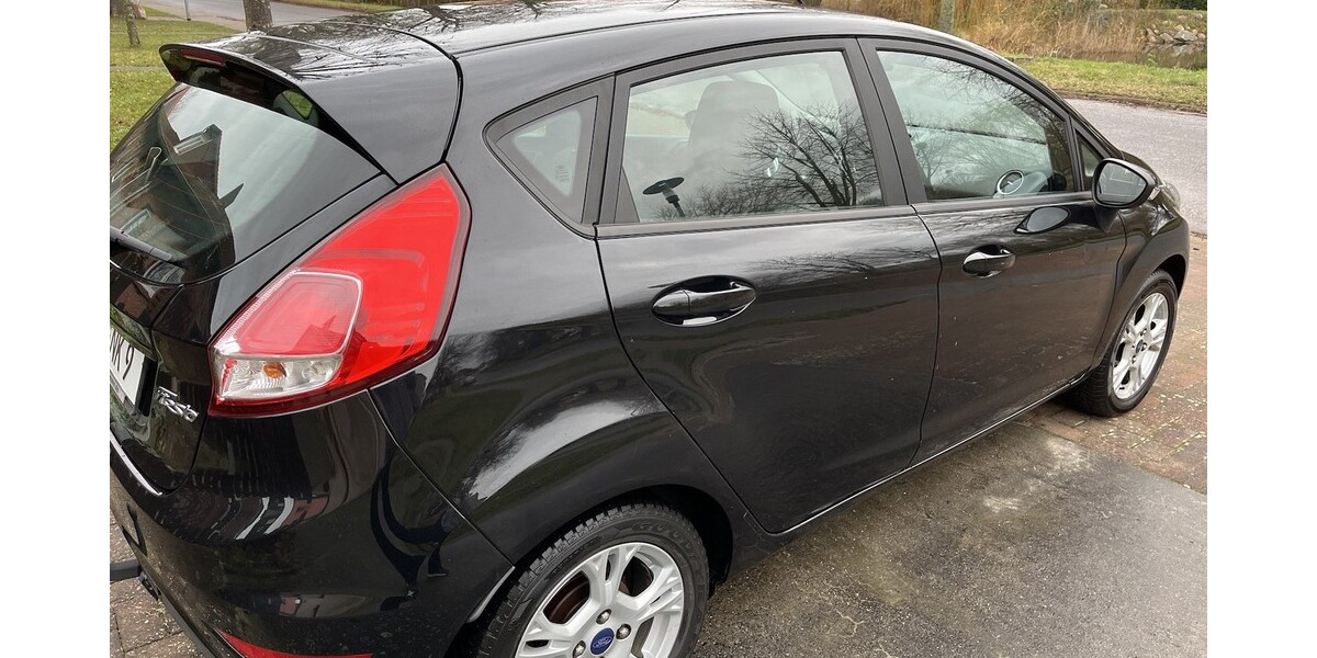 Ford Fiesta 104.950 km 5.200 € Berlin 10178