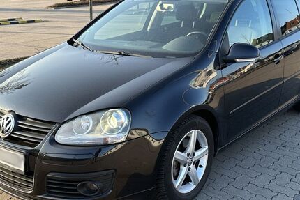 VW Golf 211.000 km 2.700 &euro; Hildesheim 31135