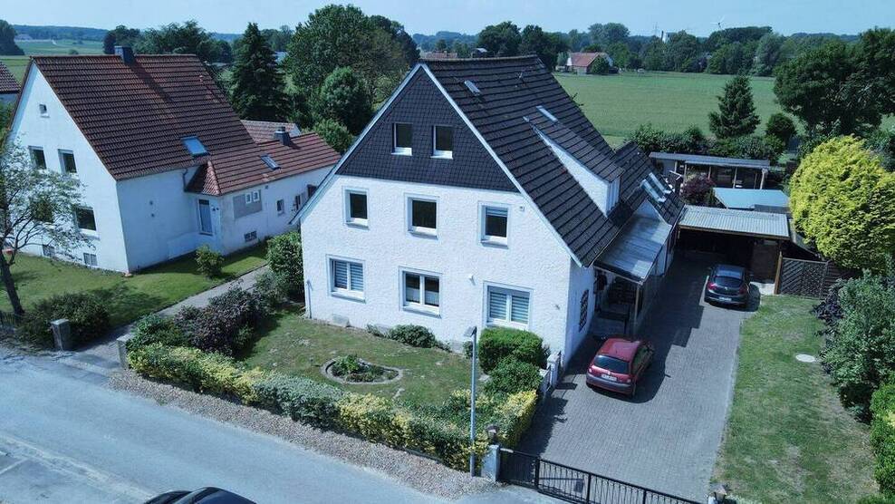 Zwei- Dreifamilienhaus in idyllischer Lage mit tollem Garten