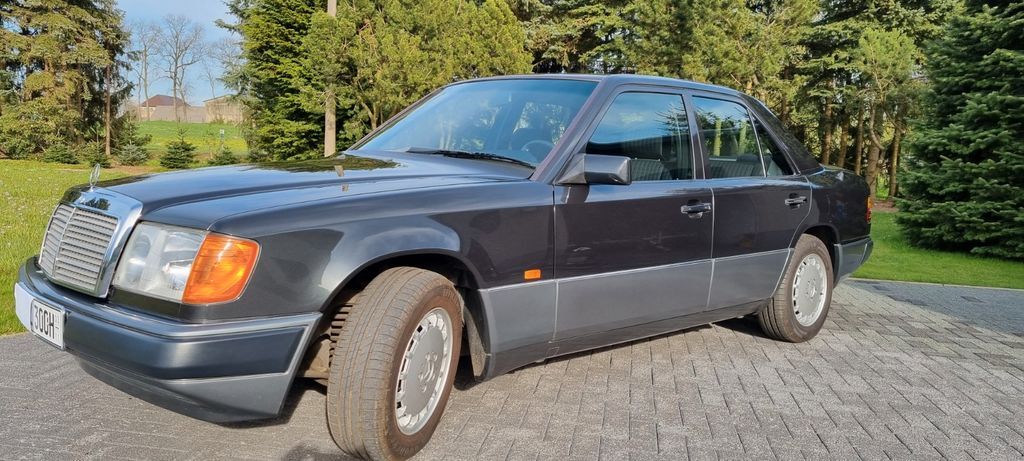 Mercedes-Benz E 300 70.000 km 15.900 € Großharthau-Schmiedefeld 01909