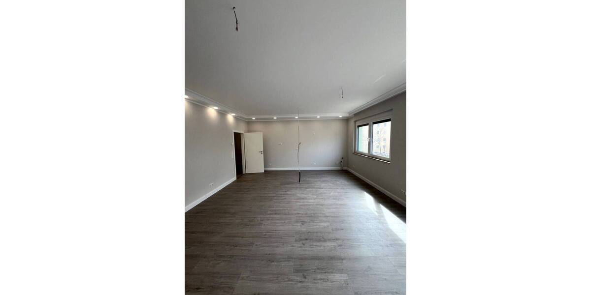 Exklusive Eigentumswohnung inkl. sehr hochwertiger Einbauküche und großem Balkon, optional Stellplatz 3 zimmer