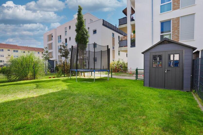 Reihenendhaus in gepflegtem Neubaugebiet – Terrasse, Garten & Carport