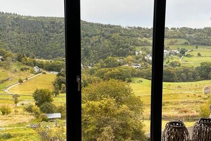Zweifamilienhaus mit traumhaftem Ausblick – Komplett saniert zimmer