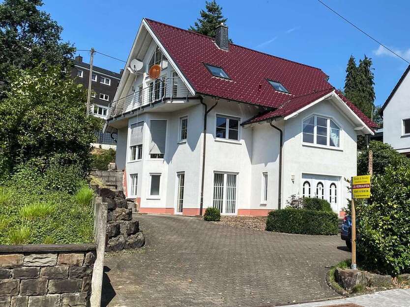 Haus zum Kaufen in Gummersbach 670.000 € 340 m²