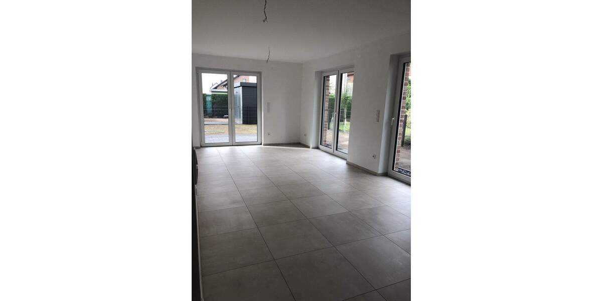 3-Zimmer-Erdgeschosswohnung mit Gartenanteil in Schloß NeuhausMastbruch, erst wenige Jahre alt 3 zimmer