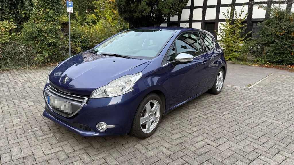Peugeot 208 108.000 km 5.300 &euro; Hilden 40721