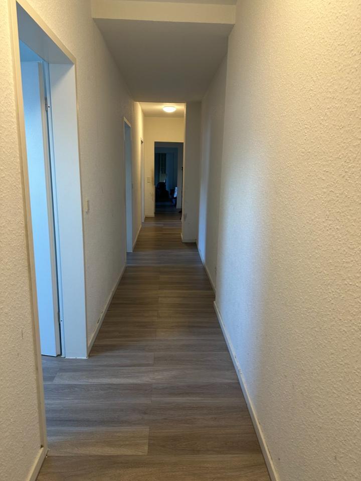 Große 6,5 Zimmer Wohnung zum vermieten zimmer