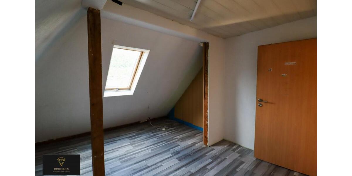 Dachgeschoßwohnung Lichtenstein - 4 Zimmer, 112 m&sup2;, 115.000&euro; | Angebot:26757850