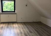 RENOVIERTE HELLE DG Wohnung ZU SOFORT VERFÜGBAR