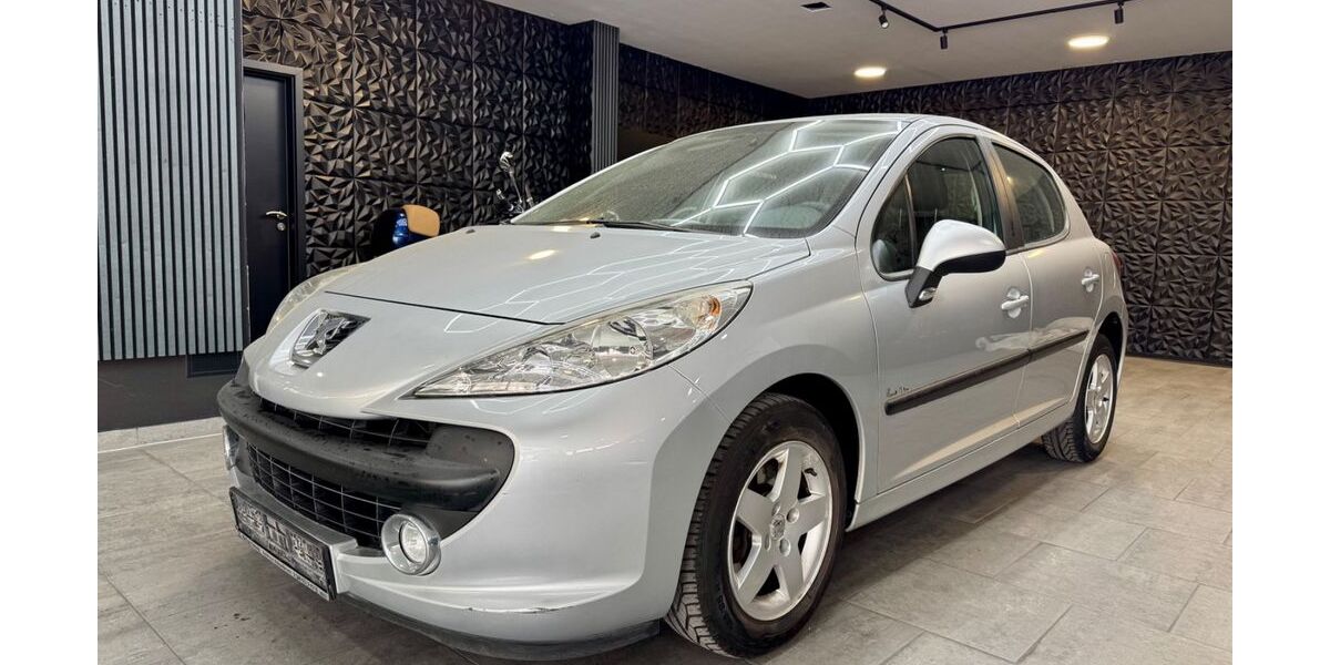 Peugeot 207 142.308 km 2.990 &euro; München 81825