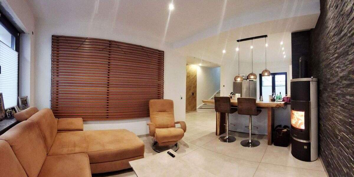 Bieterverfahren! zentrales Wohnjuwel: kernsaniertes Reihenhaus mit Solar, Kamin & Klima 3 zimmer