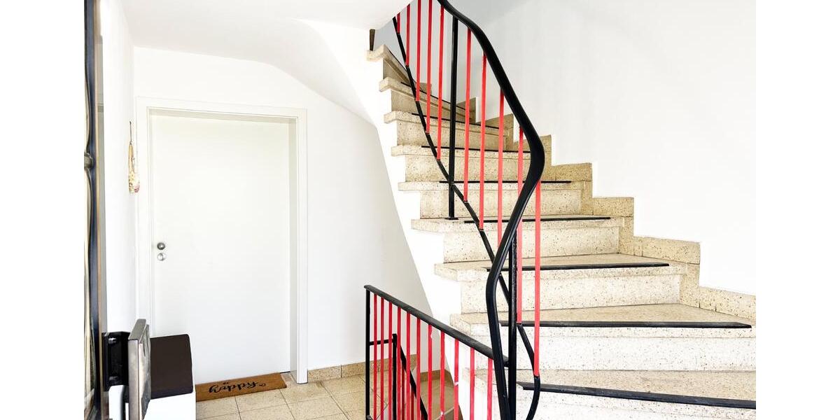 Dreifamilienhaus mit sonnigem Garten 8 zimmer