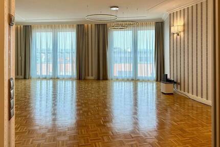 Großzügige 2-Raum-Penthouse-Wohnung [sehr zentral] in Offenbach (inkl. EBK + optional 2 Garagen) 2 zimmer