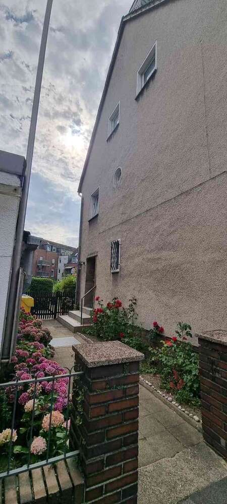 Haus zum Kaufen in Neuss 600.000 € 250 m²