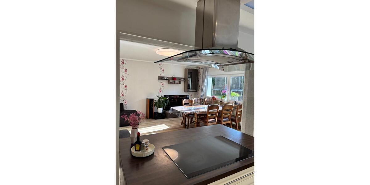 Helle und modern renovierte 3-ZKB Erdgeschosswohnung mit Terrasse 3 zimmer