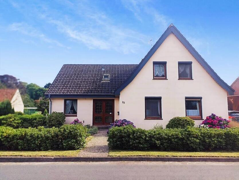 EFH mit Sauna, Glas-Terrasse & großem Grundstück - OT Sellstedt