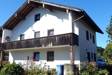 Vermietetes Zweifamilienhaus mit Entwicklungspotenzial in idyllischer Lage von Oberteisendorf 6 zimmer