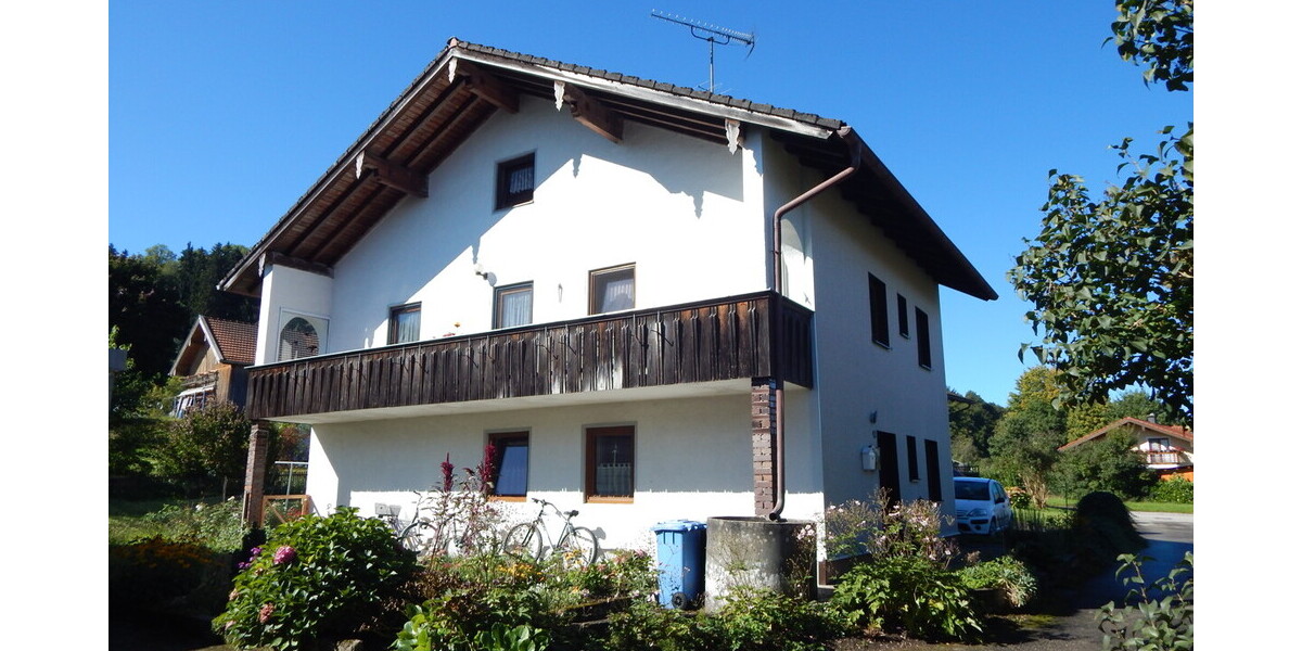 Vermietetes Zweifamilienhaus mit Entwicklungspotenzial in idyllischer Lage von Oberteisendorf 6 zimmer