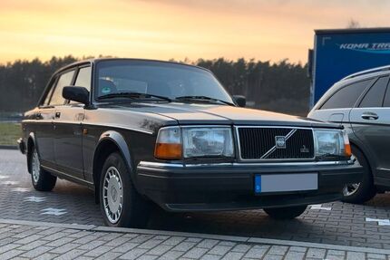 Volvo 240 402.500 km 5.900 € Berlin 10589