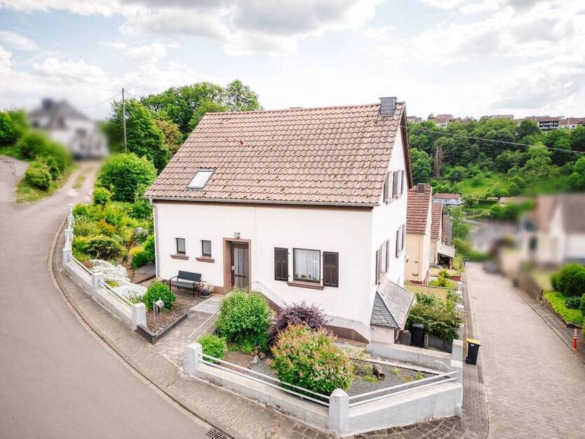 Freistehendes Einfamilienhaus mit Garten zu verkaufen + Garage, neuem BadeZimmer uvm.