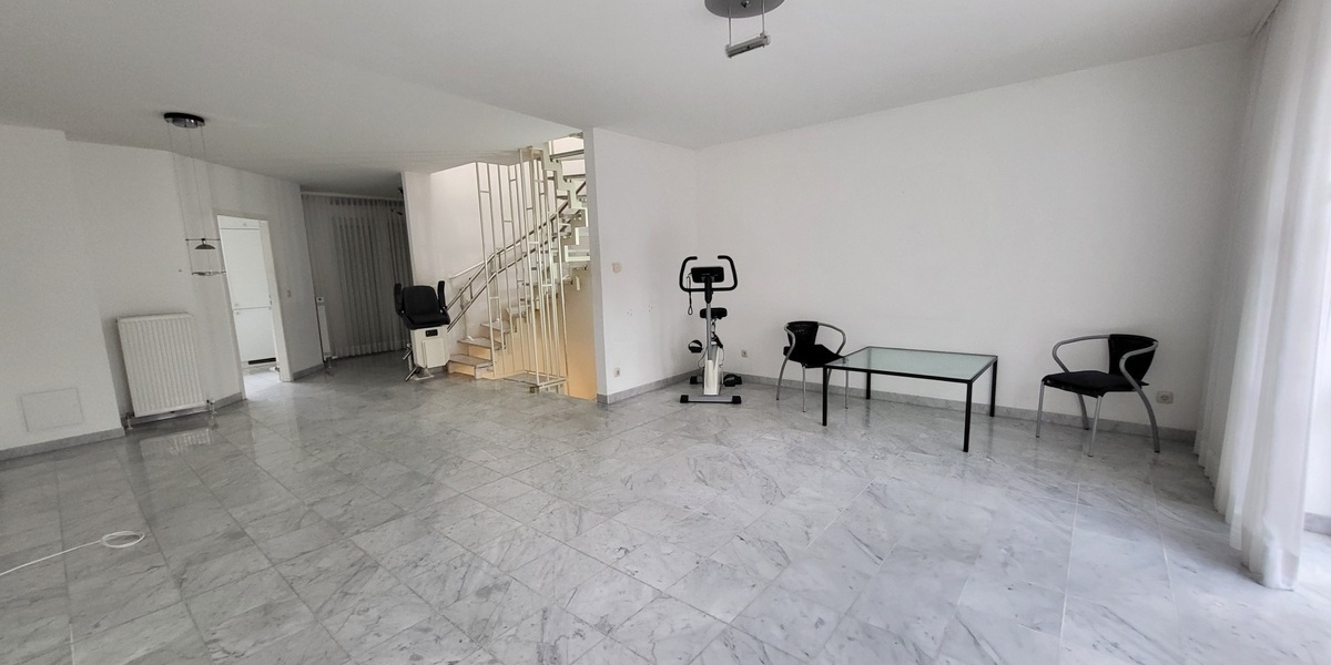 Neuer Preis ! RMH mit Garage, 2 Balkonen, Garten und Terrasse - Reihenmittelhaus Wiesbaden Klarenthal | Angebot:26348335
